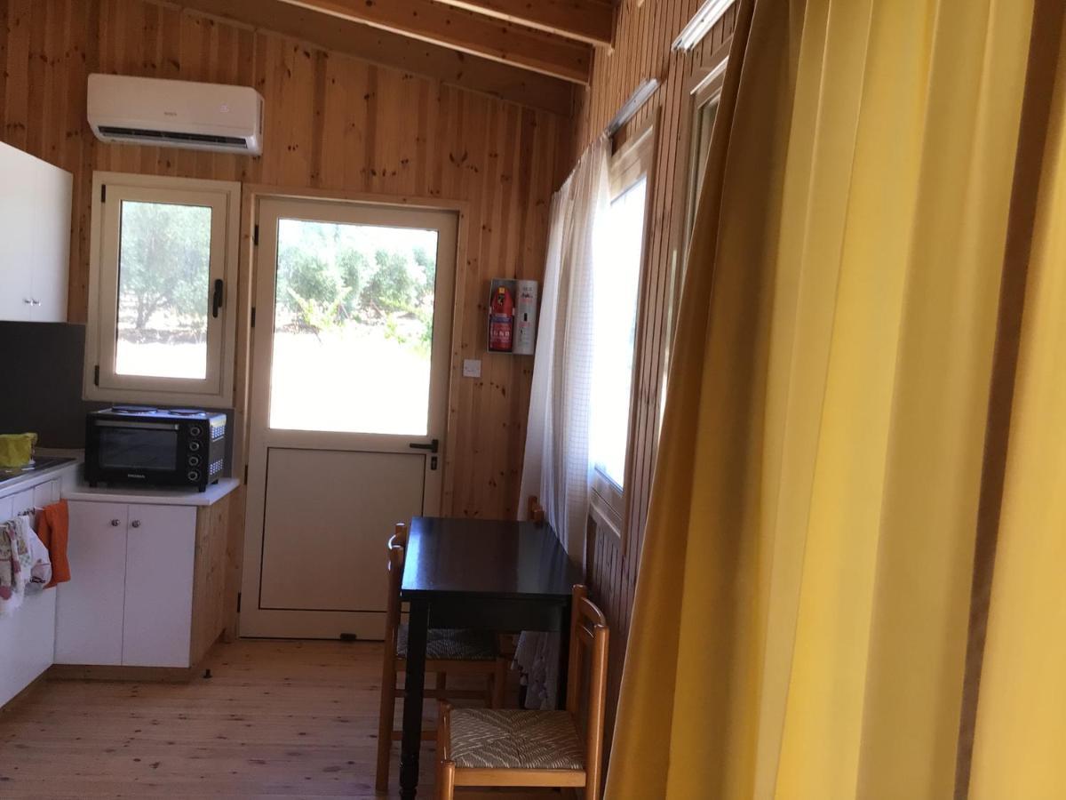 Pervolaris Cottages 2 Goudhi Eksteriør bilde
