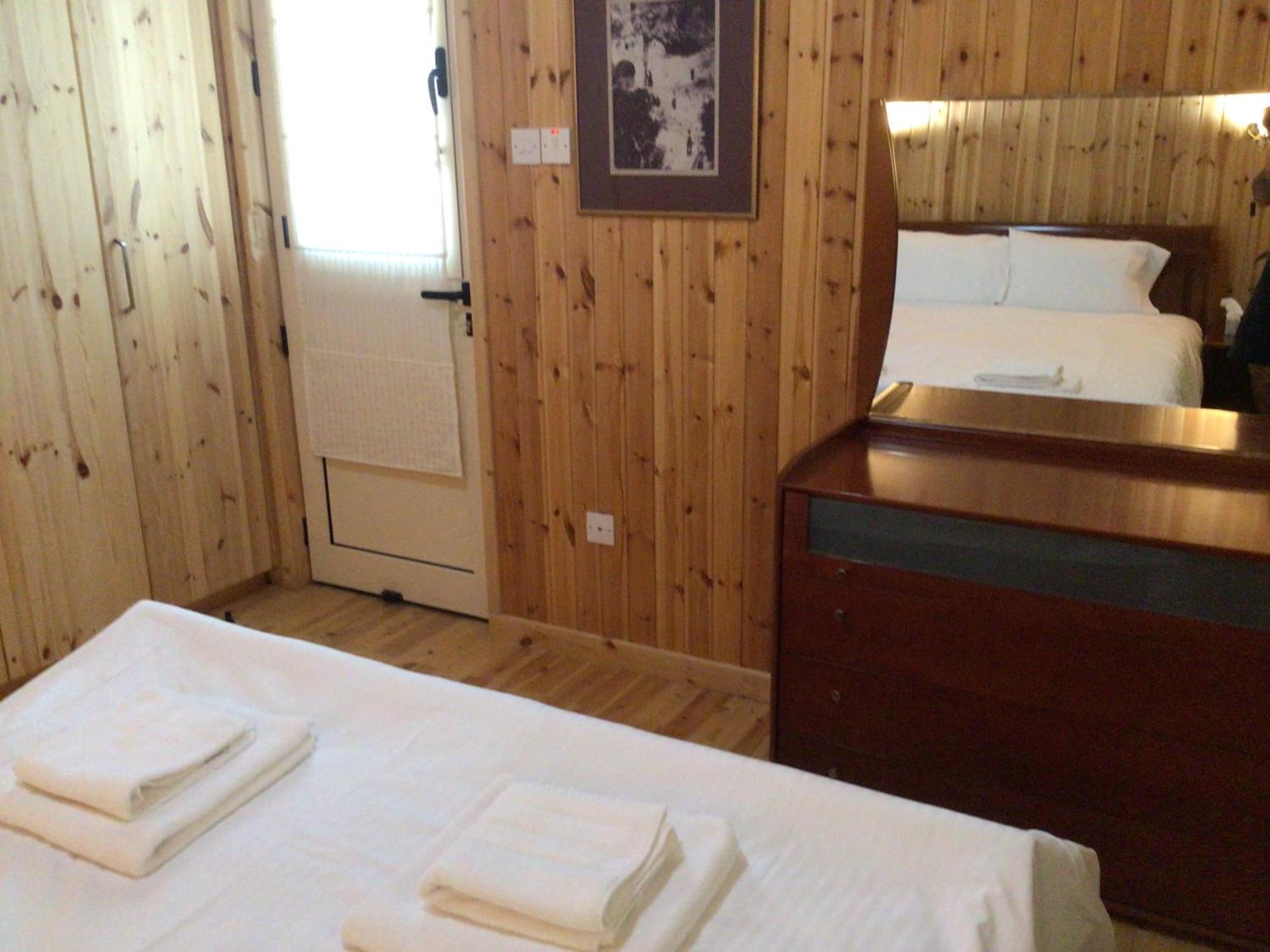 Pervolaris Cottages 2 Goudhi Eksteriør bilde